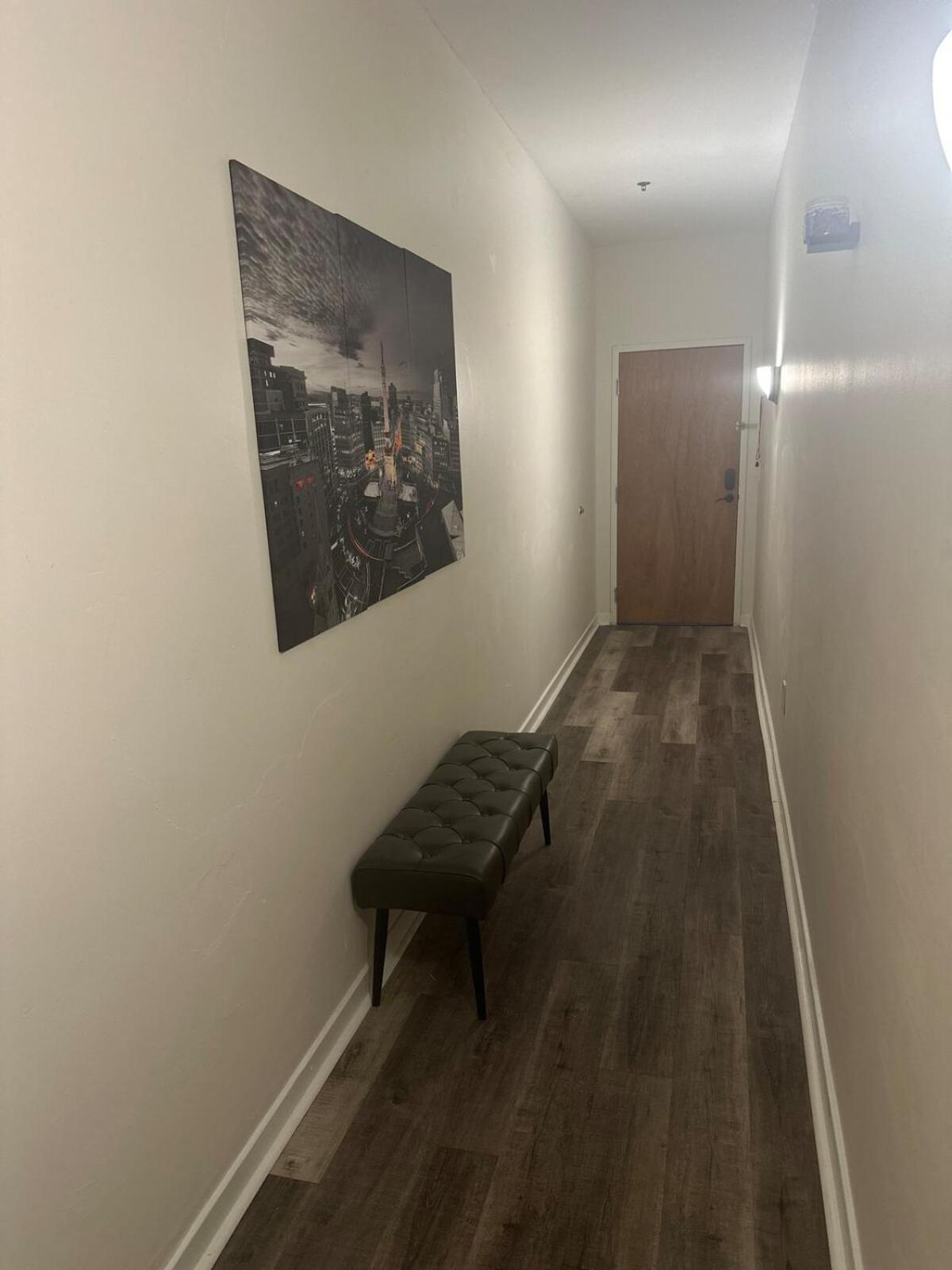 Downtown Retreat-king Bed-free Parking-access To Skywalk Apartment Indianapolis