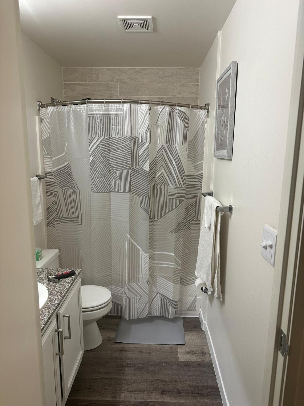 Downtown Retreat-king Bed-free Parking-access To Skywalk Indianapolis