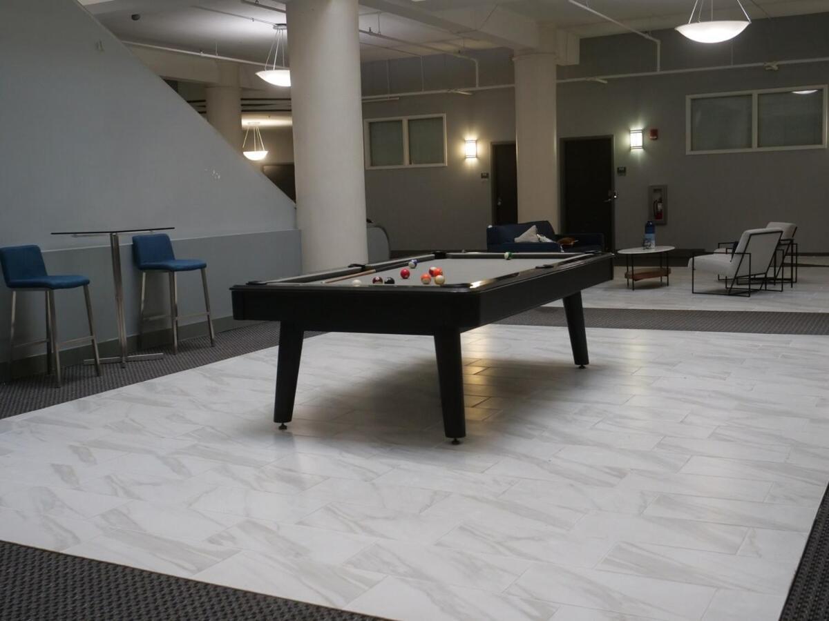 Downtown Retreat-king Bed-free Parking-access To Skywalk