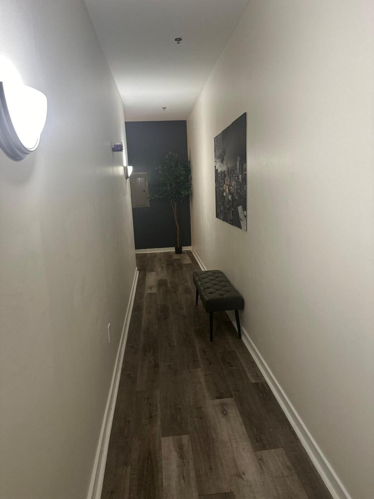 Apartment Downtown Retreat-king Bed-free Parking-access To Skywalk Indianapolis