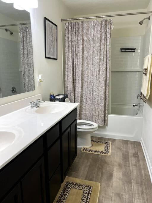 Cozy Modern Lakeview -pool Table, Access Indianapolis