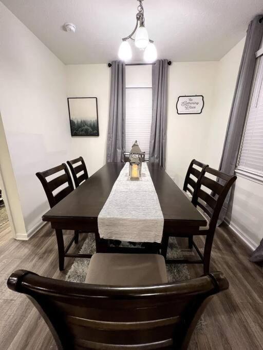 Cozy Modern Lakeview -pool Table, Access Villa