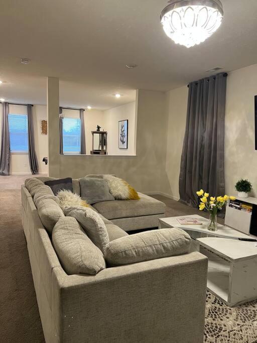 Cozy Modern Lakeview -pool Table, Access