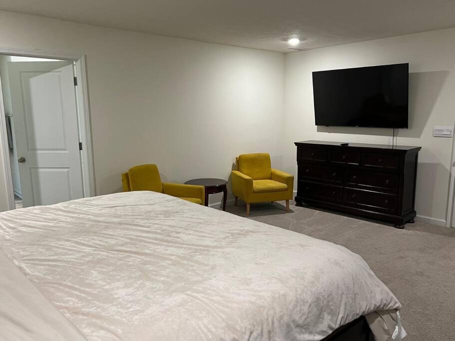 Cozy Modern Lakeview -pool Table, Access Villa *