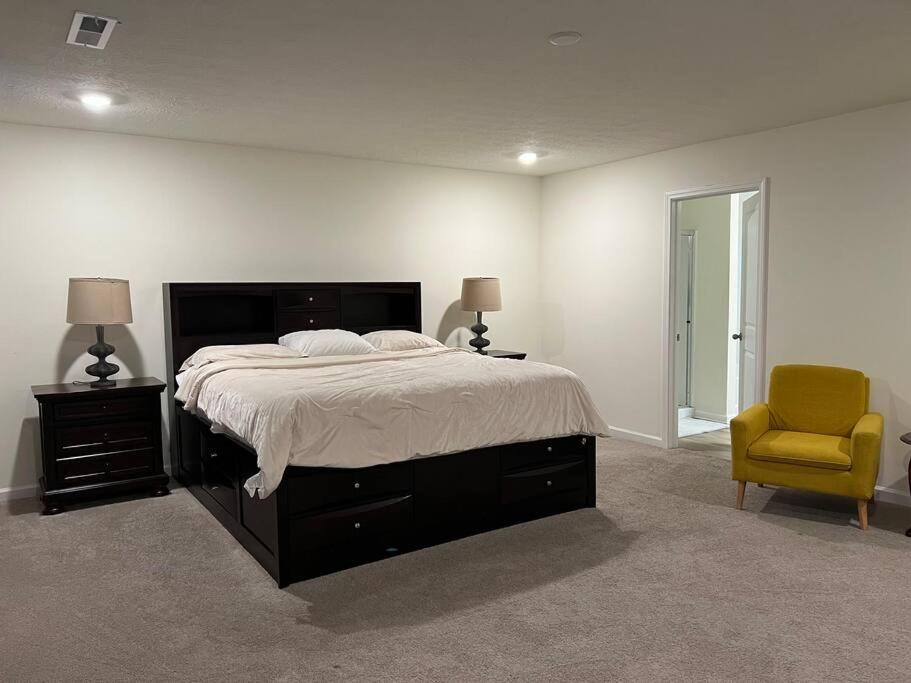 Cozy Modern Lakeview -pool Table, Access Villa *
