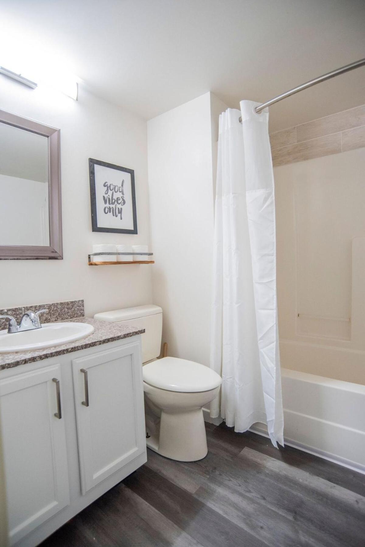 5br Cozysuites The Block With Pool Table Arcade Apartment Indianapolis