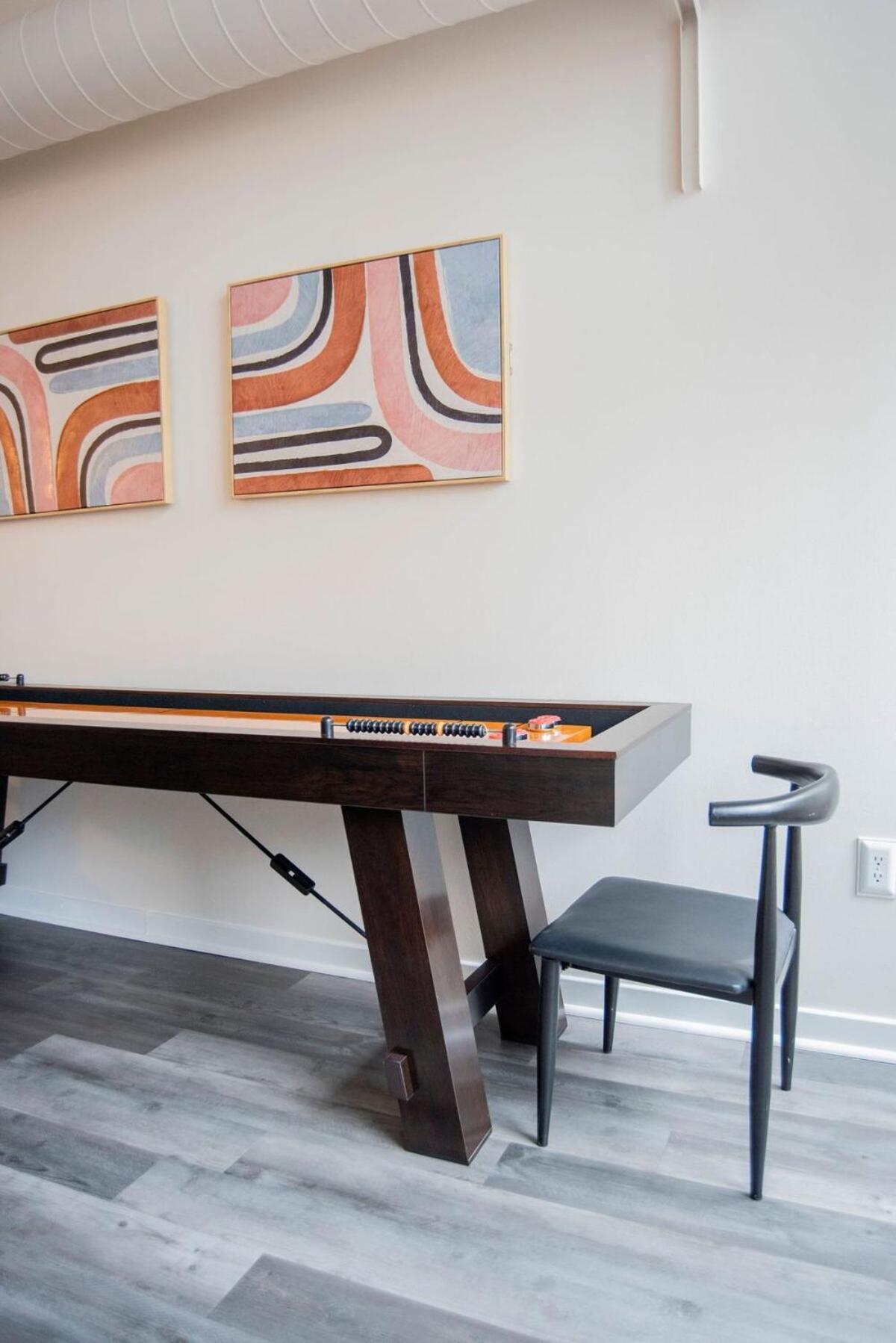 Apartment 5br Cozysuites The Block With Pool Table Arcade *