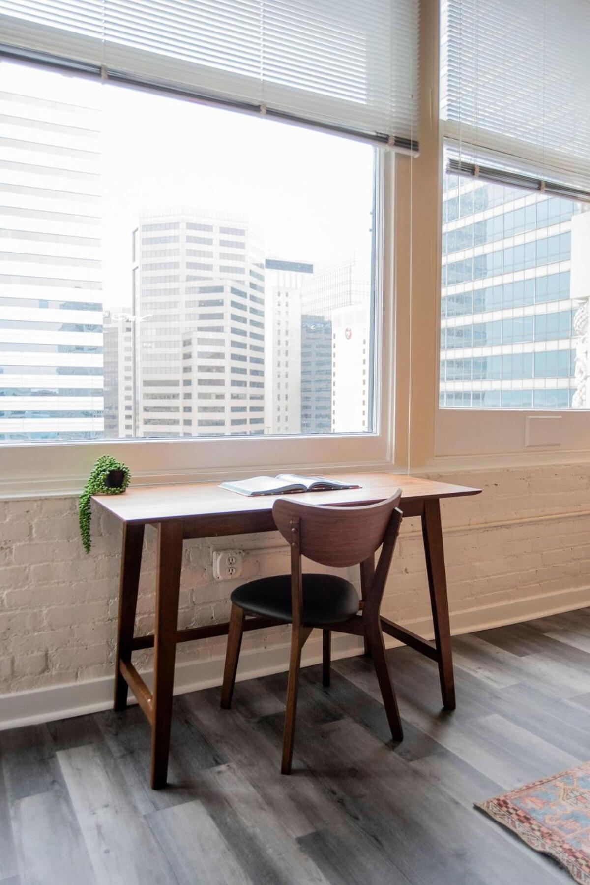 Apartment 5br Cozysuites The Block With Pool Table Arcade Indianapolis