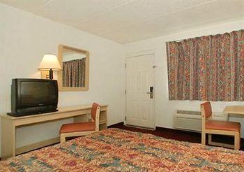 Day's & By Wyndham Airport East Hotel