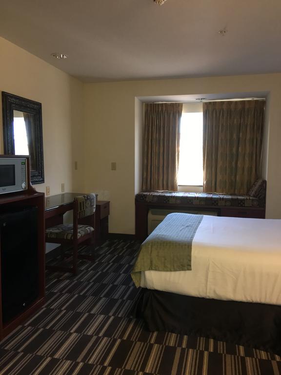Microtel & By Wyndham Airport 2*