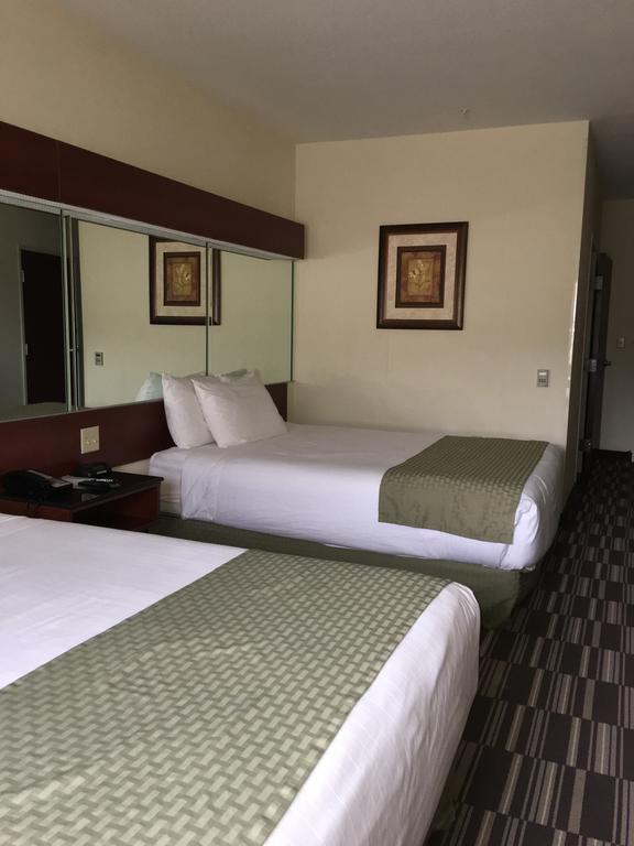 Microtel & By Wyndham Airport 2*