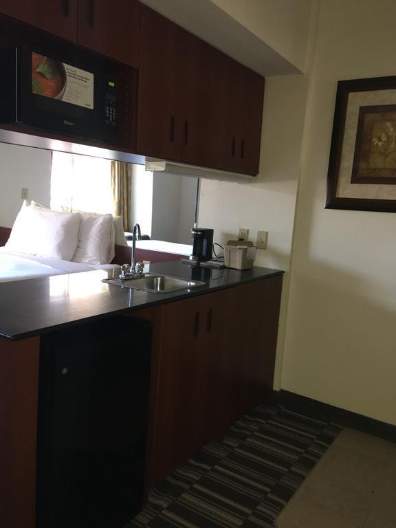 Hotel Microtel & By Wyndham Airport