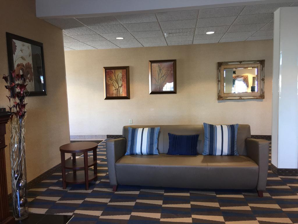 Microtel & By Wyndham Airport Hotel 2*