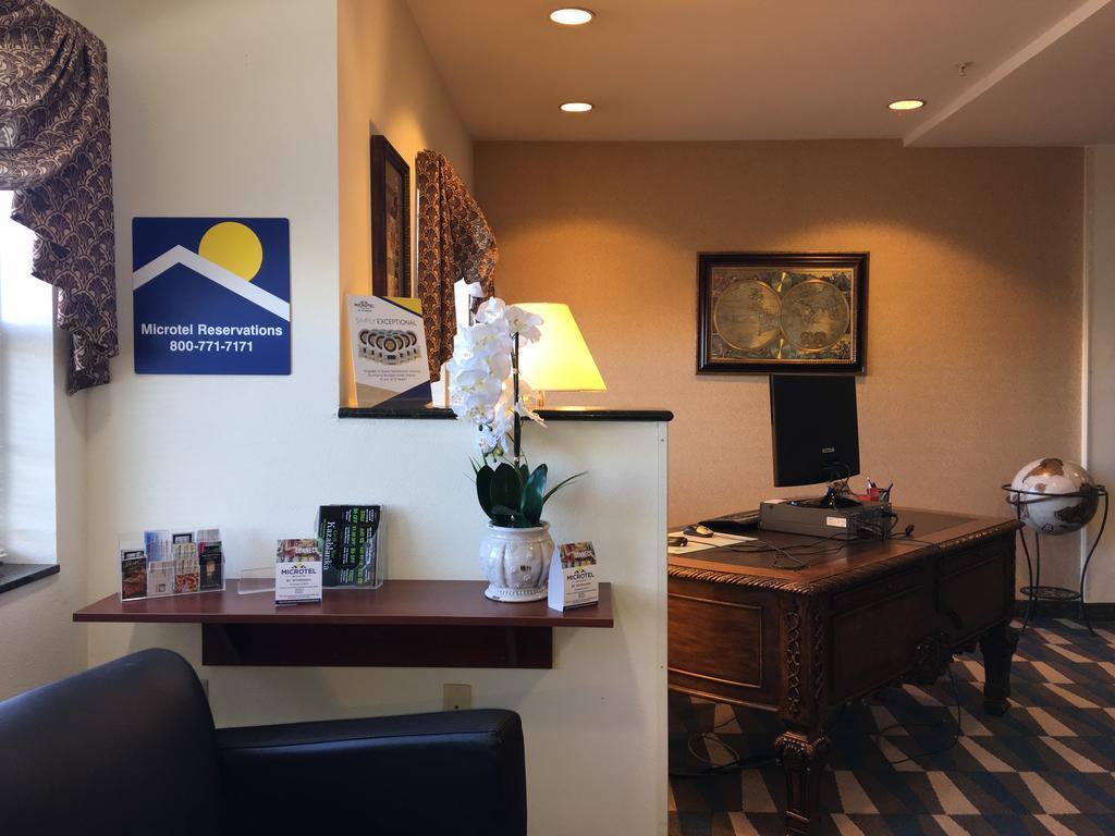 Microtel & By Wyndham Airport Hotel Indianapolis