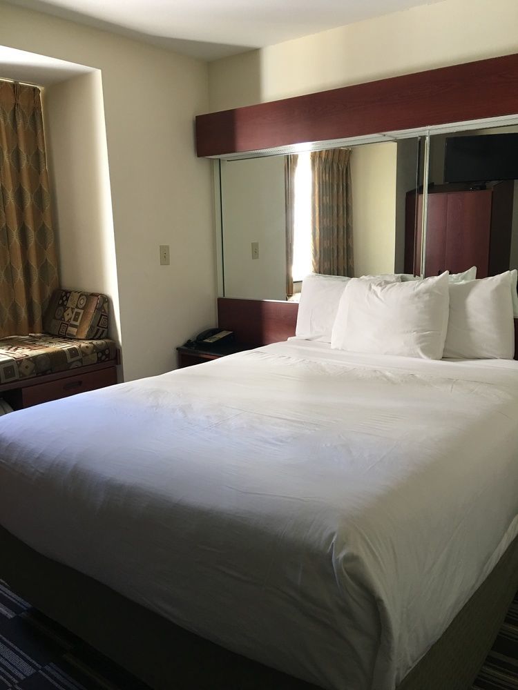 Microtel & By Wyndham Airport Indianapolis