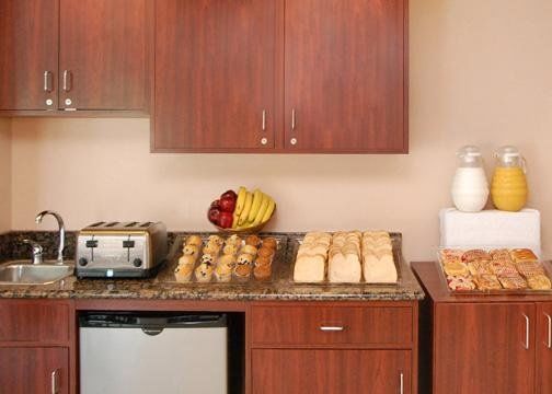 Day's & By Wyndham Airport East Indianapolis