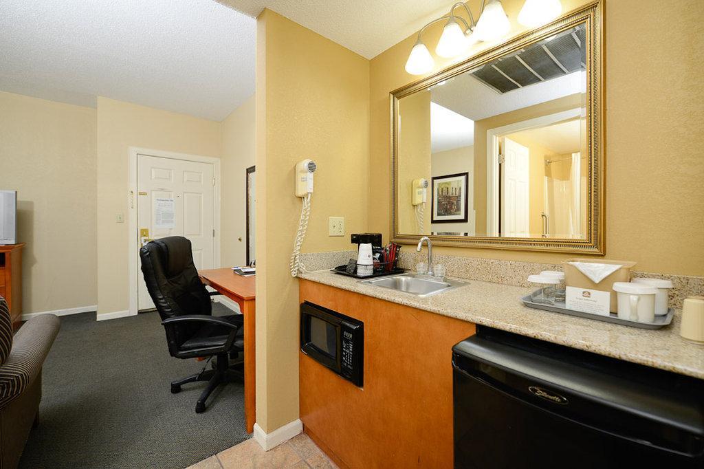 Hotel Baymont By Wyndham Northwest