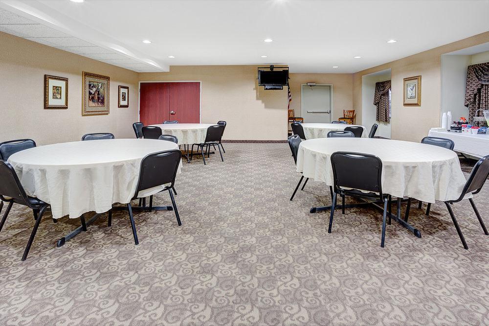 Microtel & By Wyndham Airport Hotel 2*