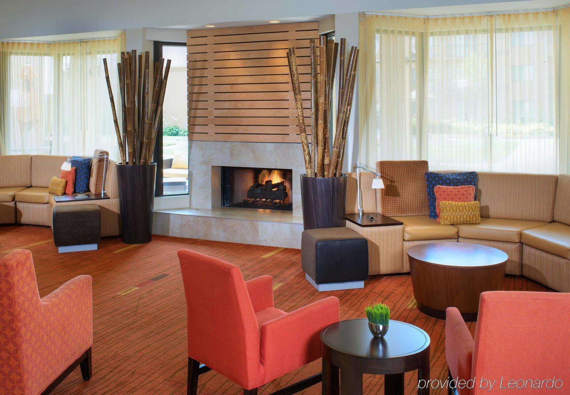 Courtyard By Marriott Airport
