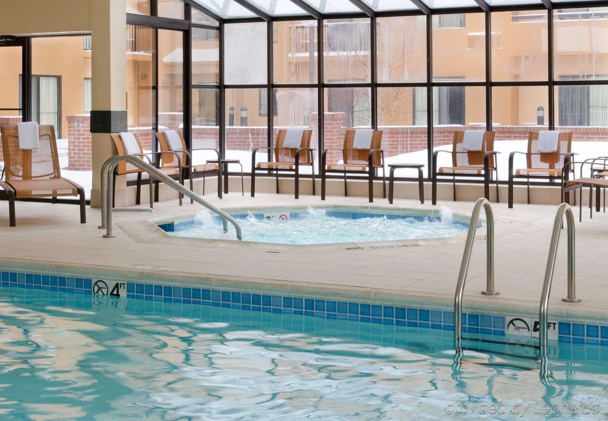 Hotel Courtyard By Marriott Airport 3*