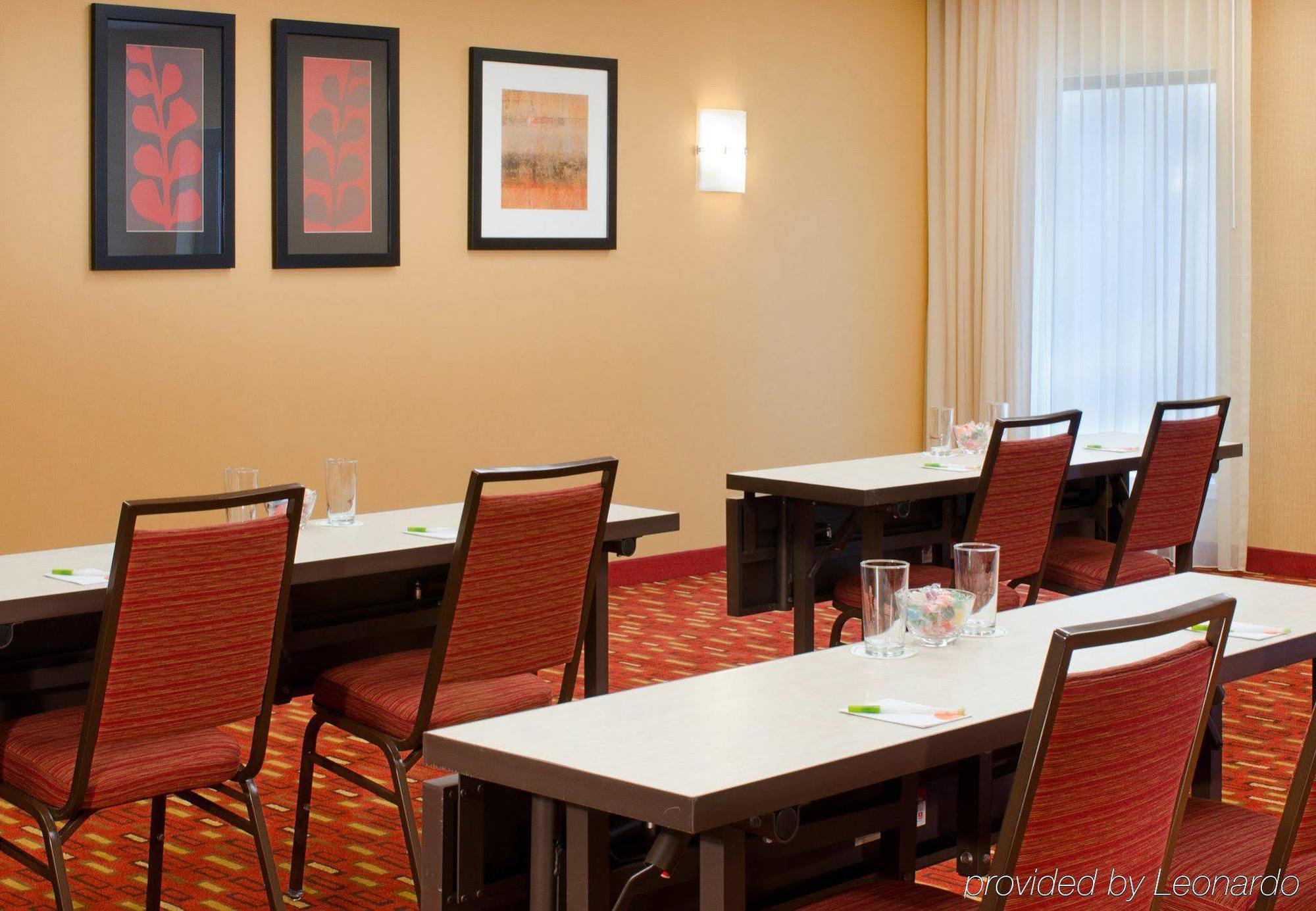 Hotel Courtyard By Marriott Airport