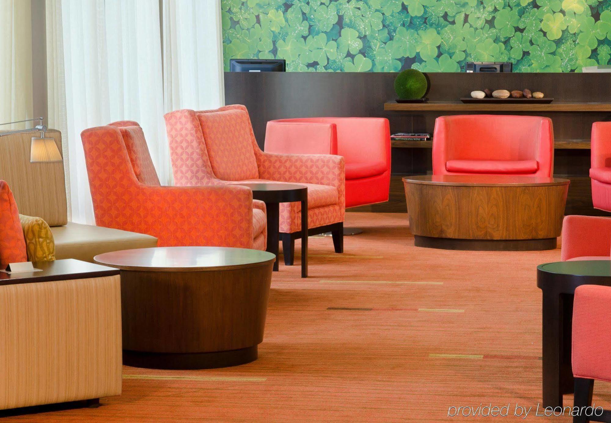 Courtyard By Marriott Airport Hotel