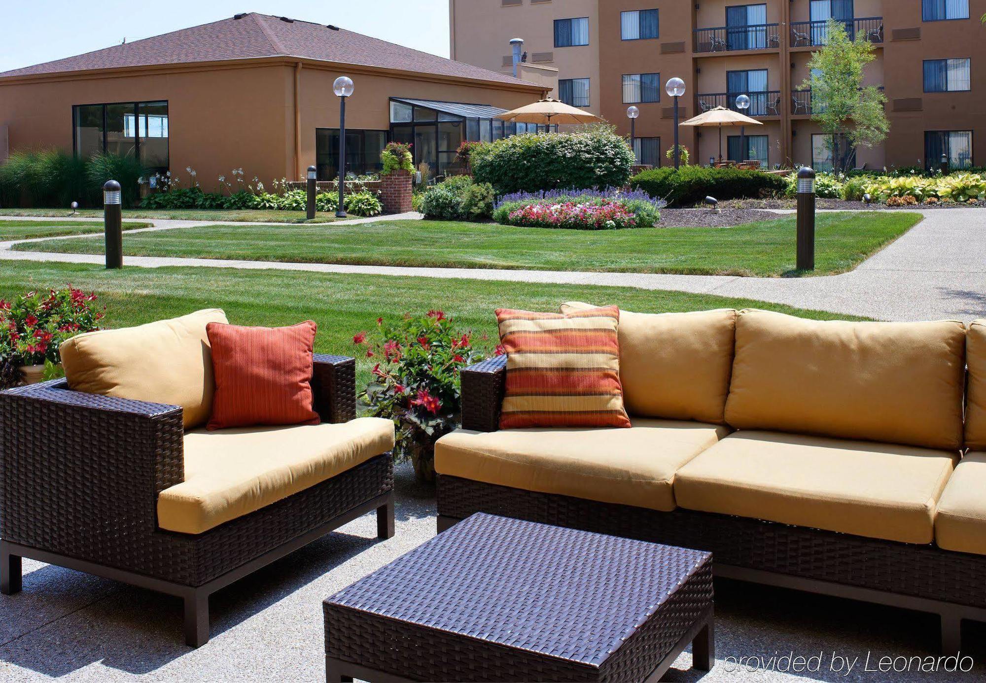 Hotel Courtyard By Marriott Airport