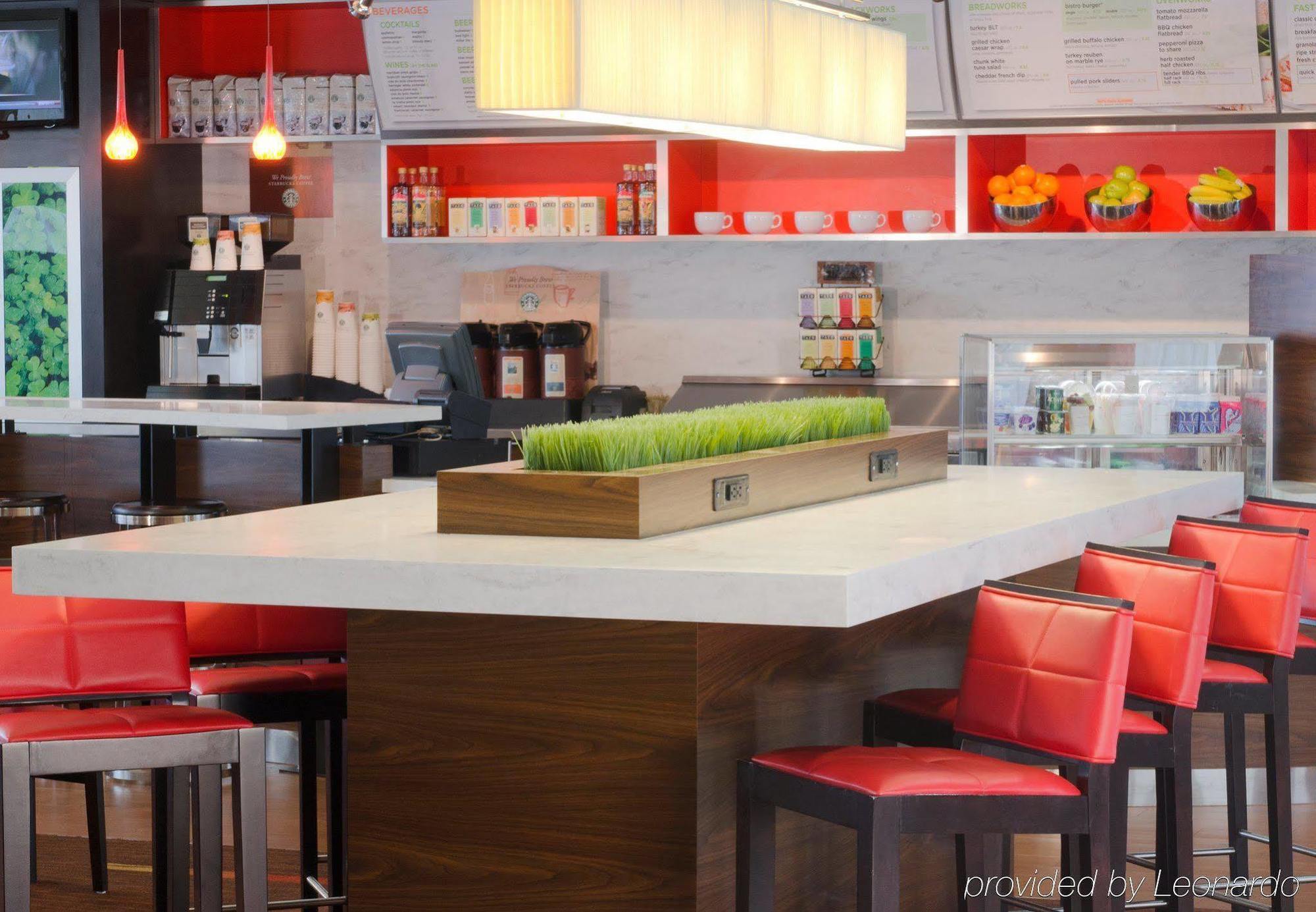 Courtyard By Marriott Airport