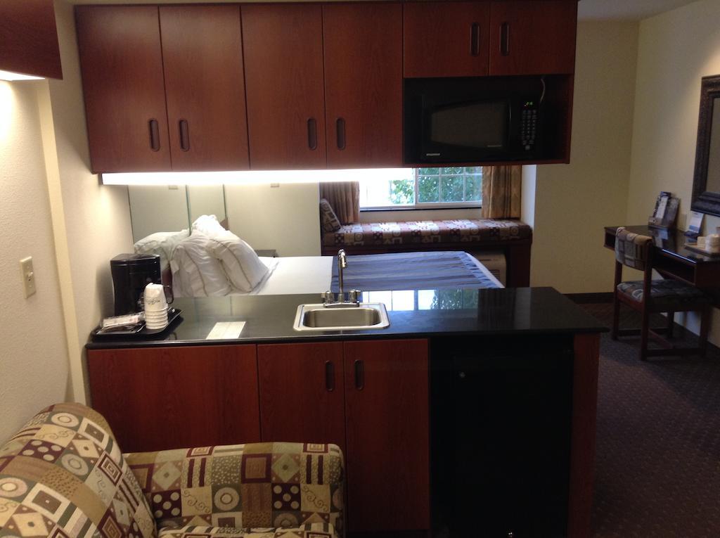 Microtel & By Wyndham Airport Hotel Indianapolis