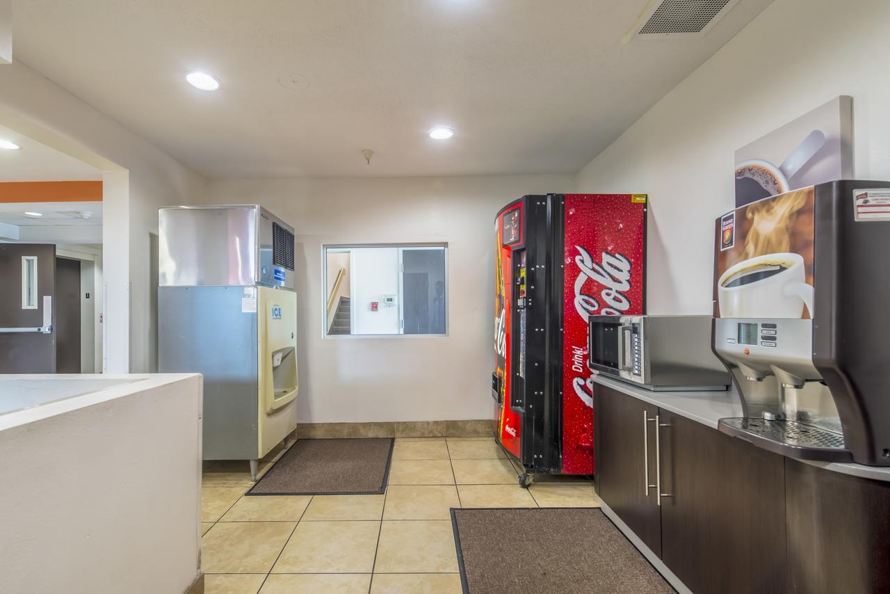 Motel 6 Carmel 2*