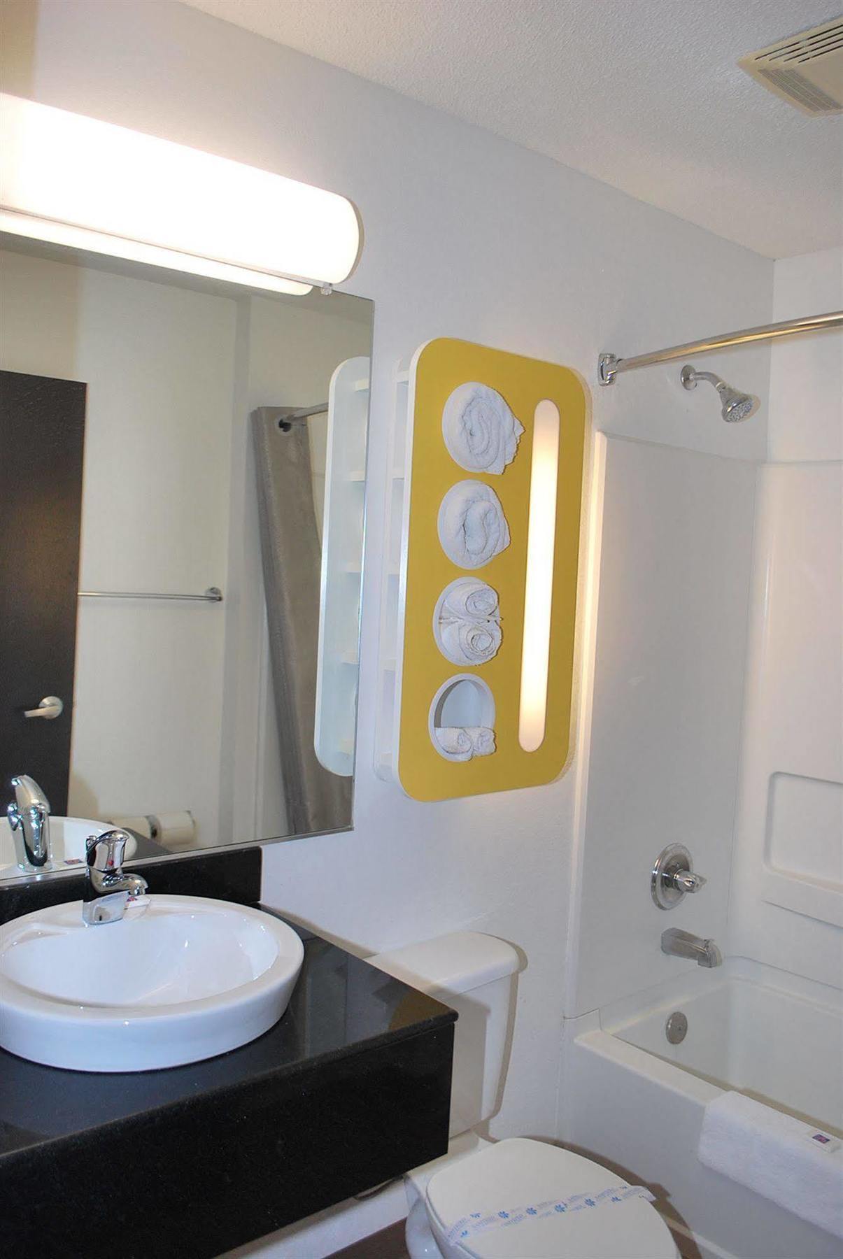 Motel 6 Carmel 2*
