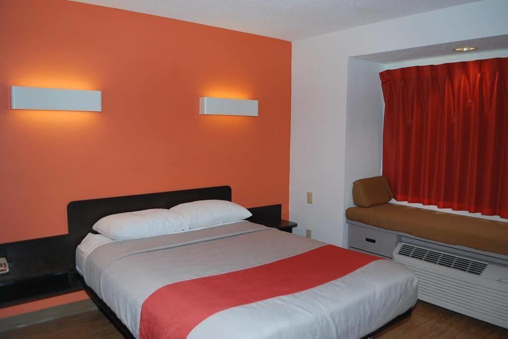 Motel 6 Carmel