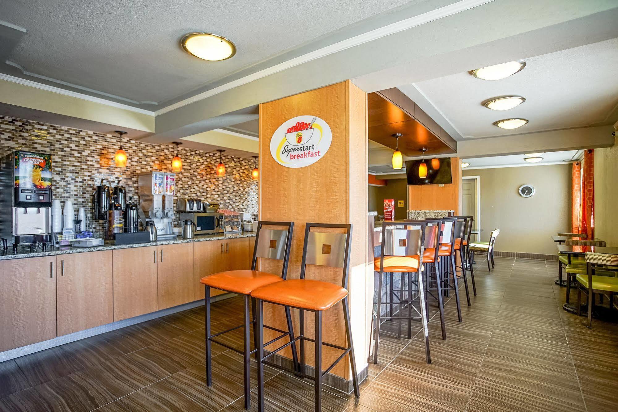Day's & By Wyndham Airport East Hotel