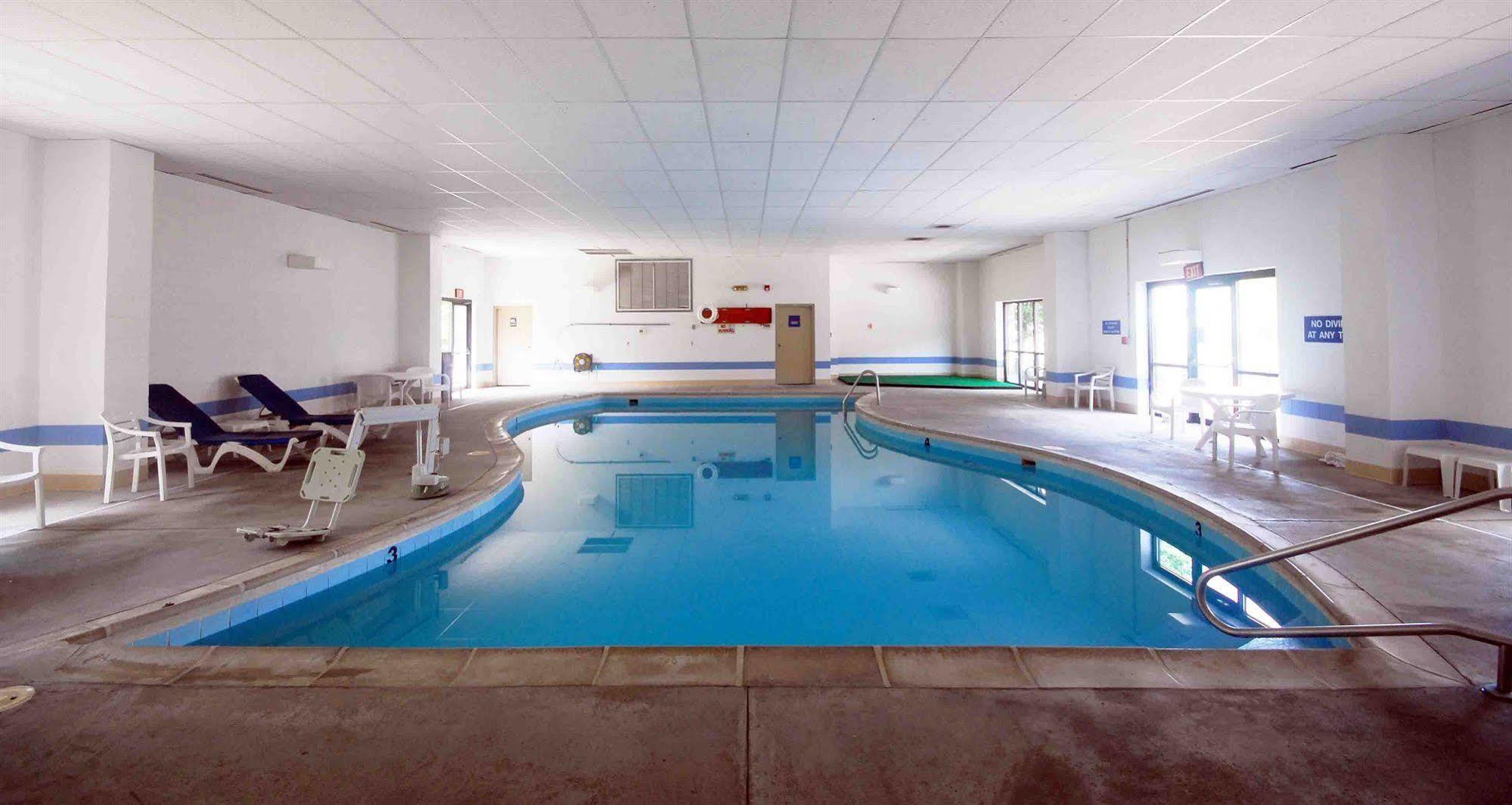 Days & By Wyndham Northwest Indianapolis