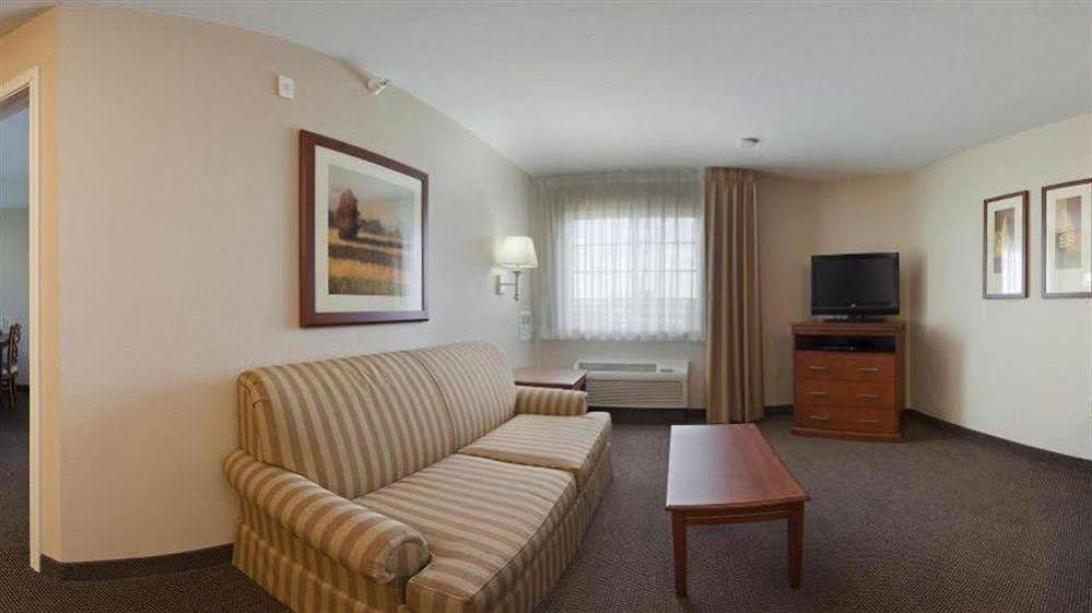 Candlewood Northwest By Ihg Hotel Indianapolis