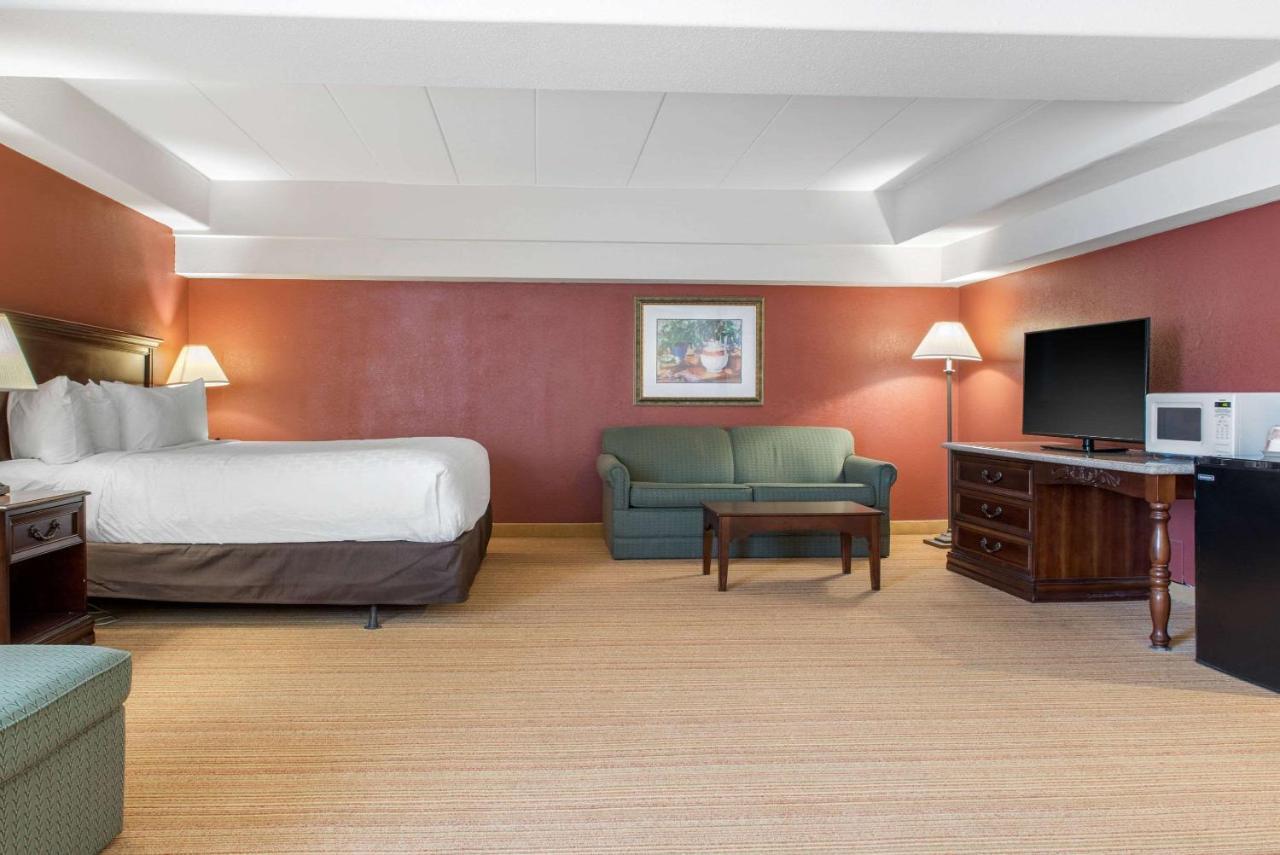 Clarion Hotel
