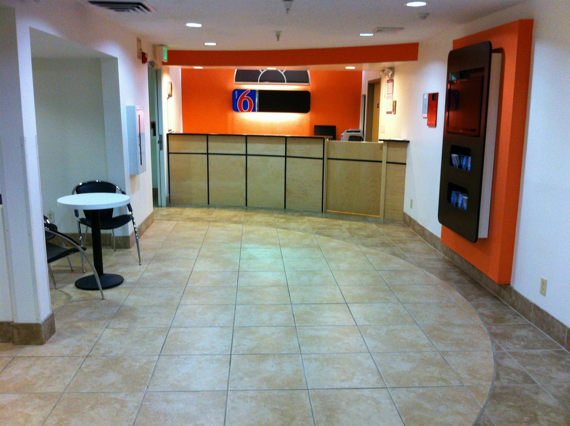 6 Carmel Motel 2*