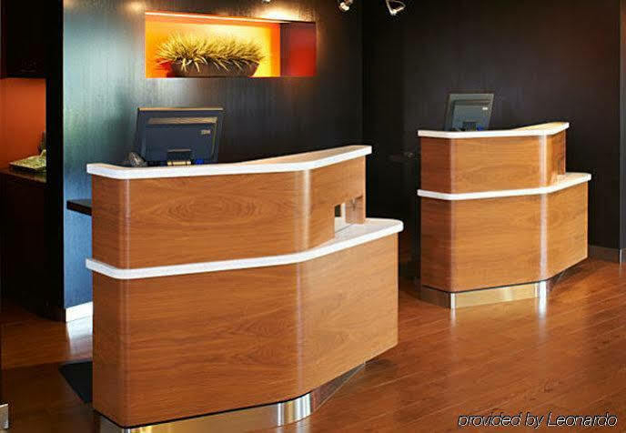 Hotel Courtyard By Marriott Airport