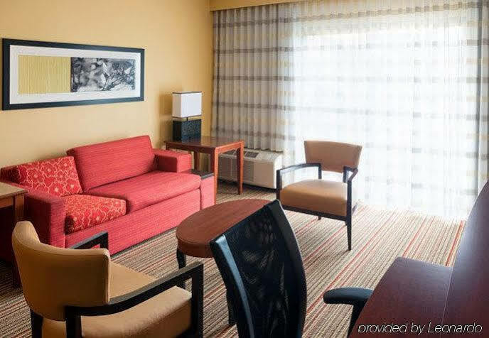 Courtyard By Marriott Airport Hotel 3*