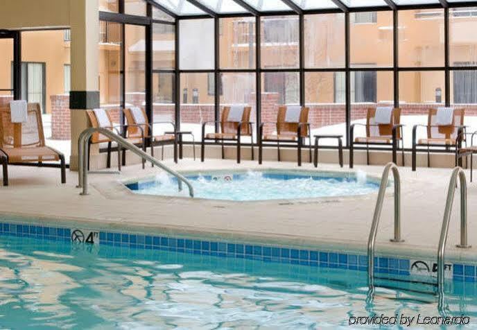 Courtyard By Marriott Airport