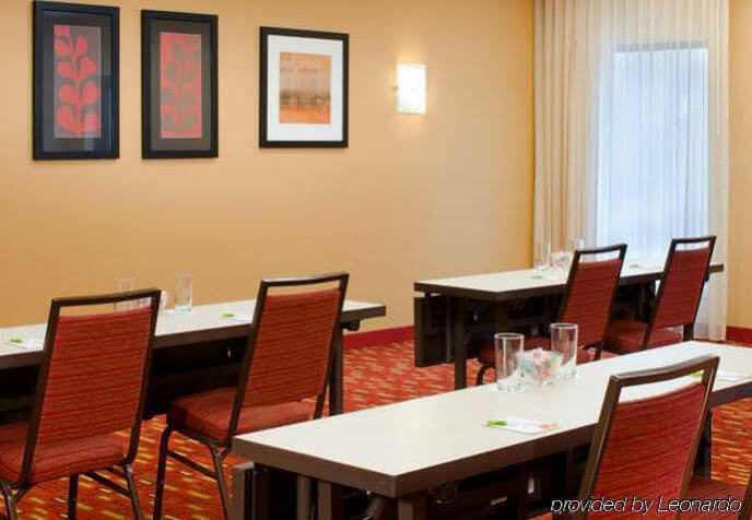 Courtyard By Marriott Airport Indianapolis