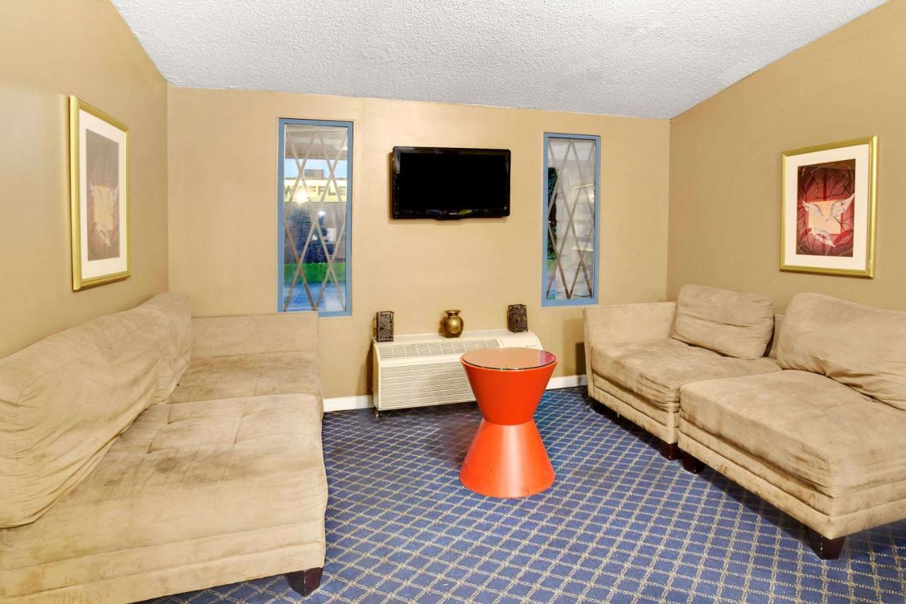 Hotel Knights Indianapolis