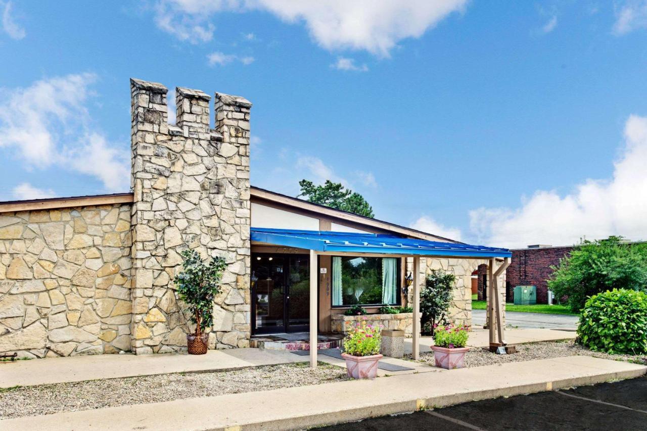 Knights Hotel